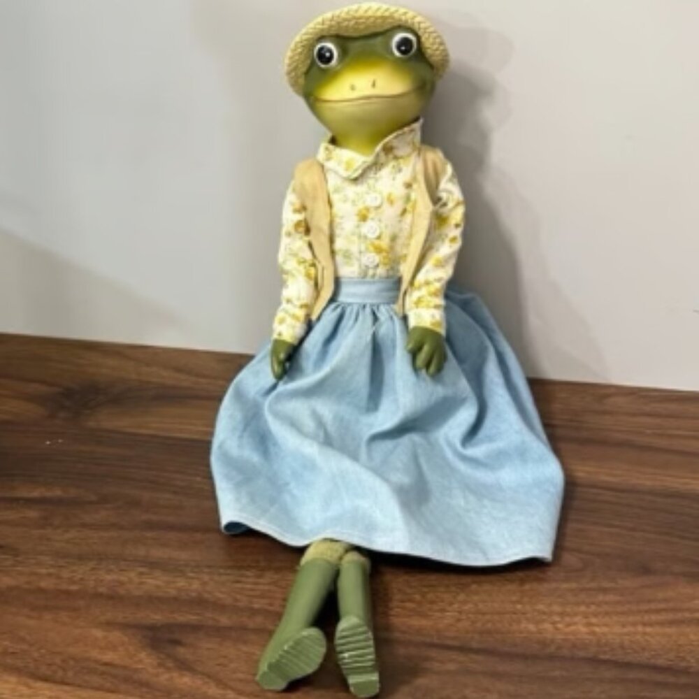 Vintage handmade Green Frog Figurine Doll Statue Garden Accessorry